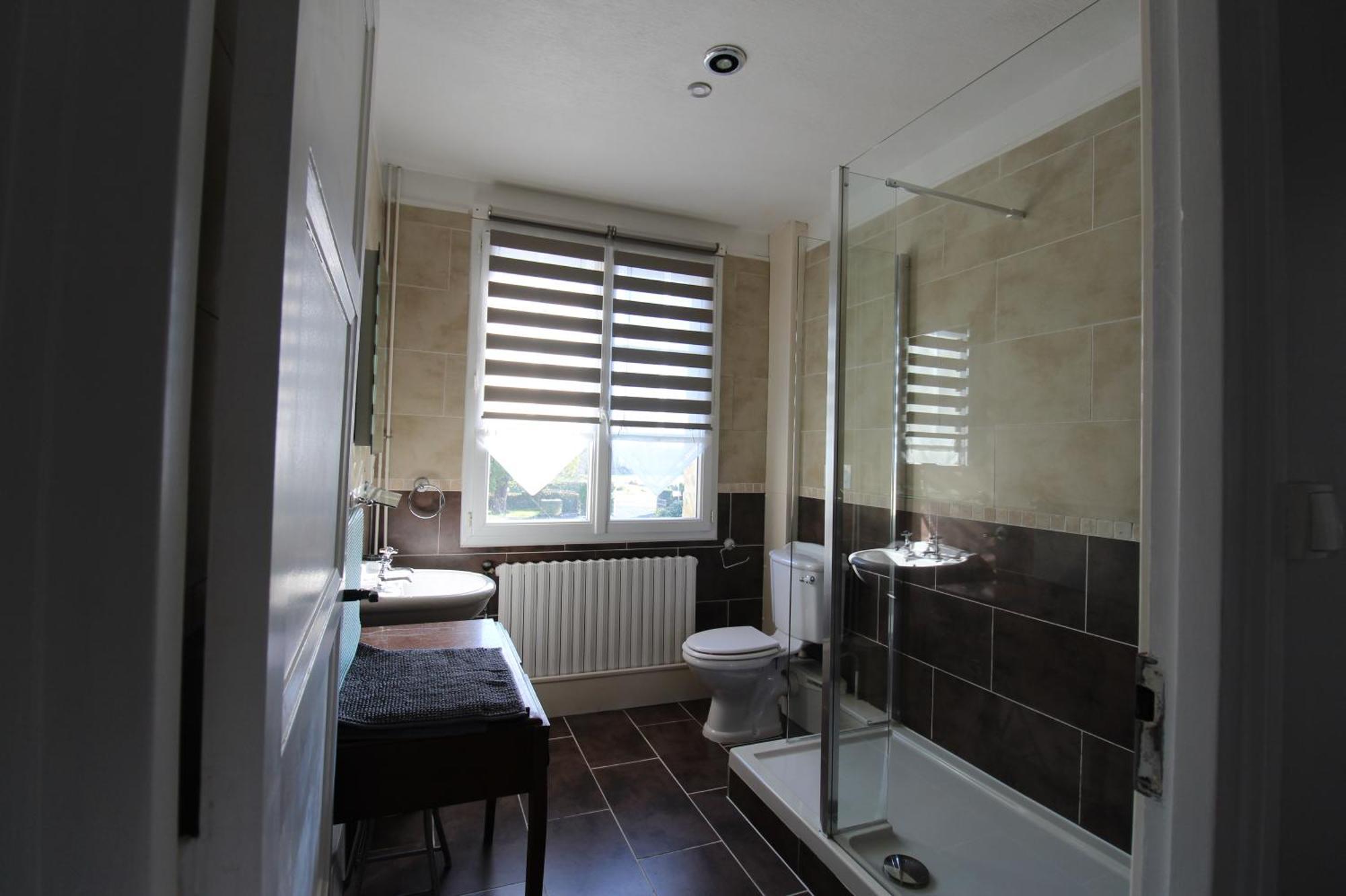 Le Clos Castel Raids Luaran gambar
